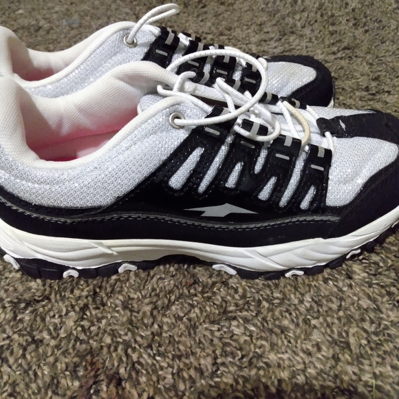 Brand New Avia black and white running shoes size 4 - Picture 3 of 6